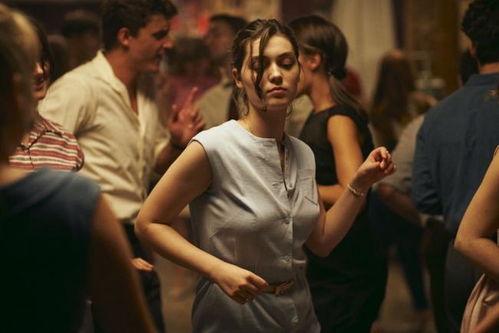 她法国电影在线观看,在线观看,尽享浪漫光影之旅 第2张 她法国电影在线观看,在线观看,尽享浪漫光影之旅 第2张